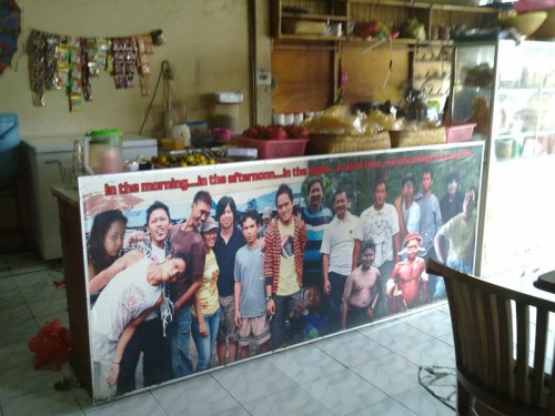 Tahle skupinová fotka s fotomontáží (!) mě dostala