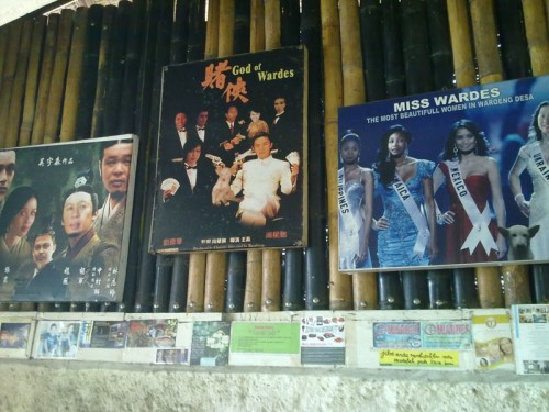 Wardes, to je zkratka Warung Desa, čili bufet Desa