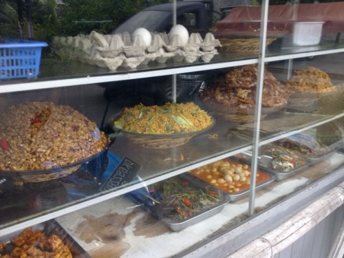 Pokud tento článek čtete kvůli jídlu, tak vám vyhovím. Něco tam měli.