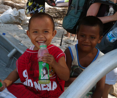 Děti na ostrově Gili Trawangan