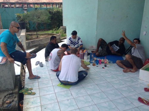 Bílé dlaždičky jsou na Bali koukám taky všude Bílé dlaždičky jsou na Bali koukám taky všude
