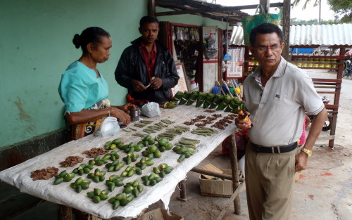 Indonésie, západní Timor, betelový oříšek na trhu