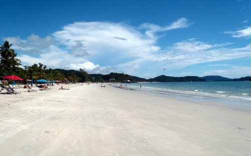Ostrov Langkawi. Pláž Pantai Cenang