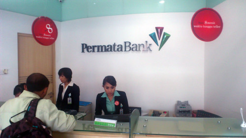Malá odbočka. Permata bank je nejspíš jediná banka na Bali, kde si může účet založit i cizinec bez pracovního povolení. Stačí Vám k tomu pár víz v pase, aby věděli, že na Bali jezdíte často nebo tam prakticky bydlíte.